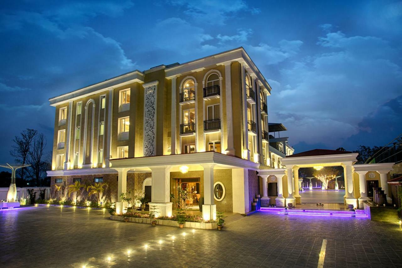 Four Vedas Hotel & Resort Siliguri Exterior foto