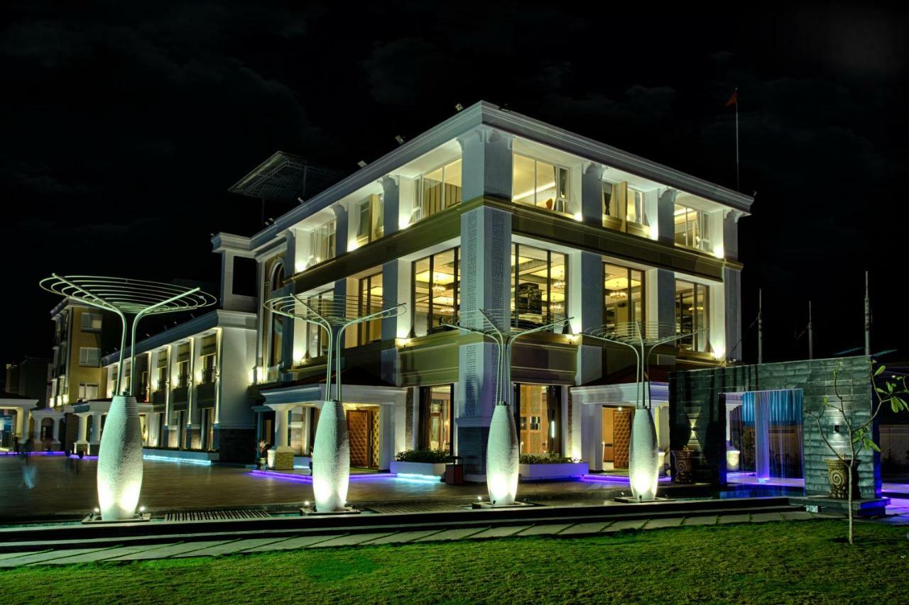 Four Vedas Hotel & Resort Siliguri Exterior foto